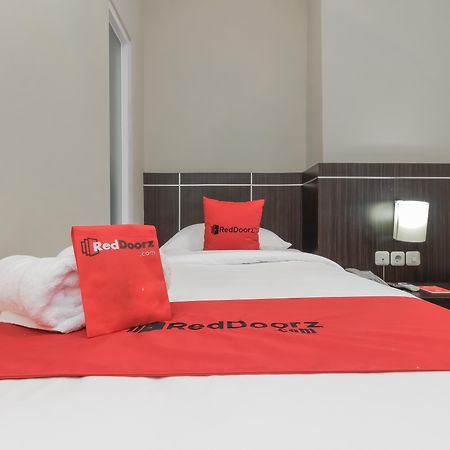 Reddoorz Plus @ Thamrin Jakarta Exterior photo