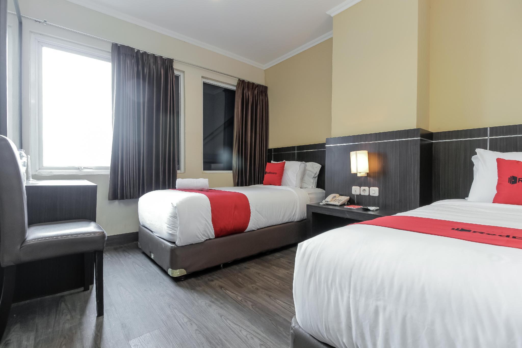 Reddoorz Plus @ Thamrin Jakarta Exterior photo