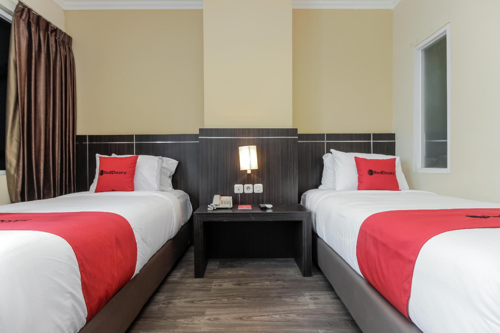 Reddoorz Plus @ Thamrin Jakarta Exterior photo