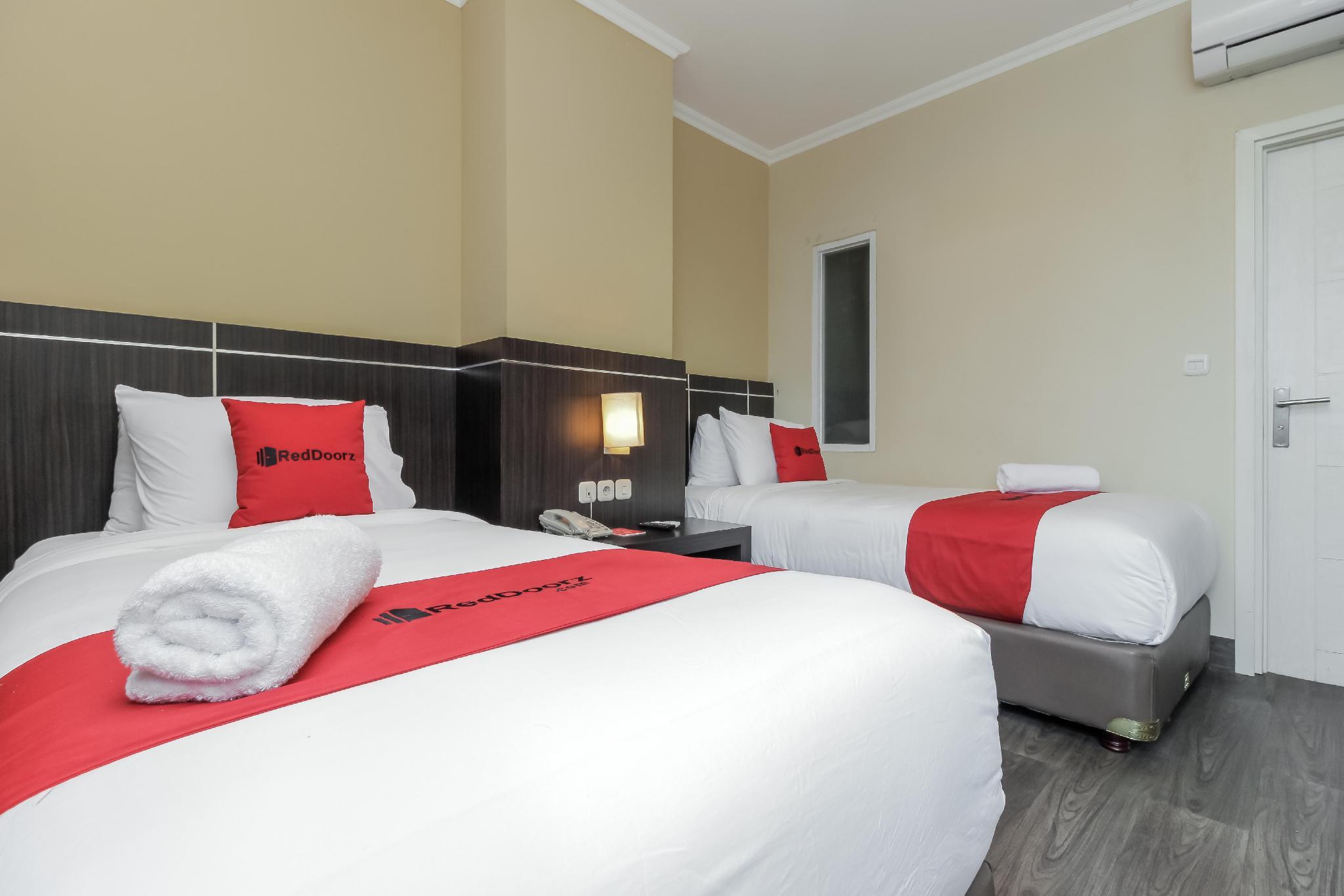 Reddoorz Plus @ Thamrin Jakarta Exterior photo