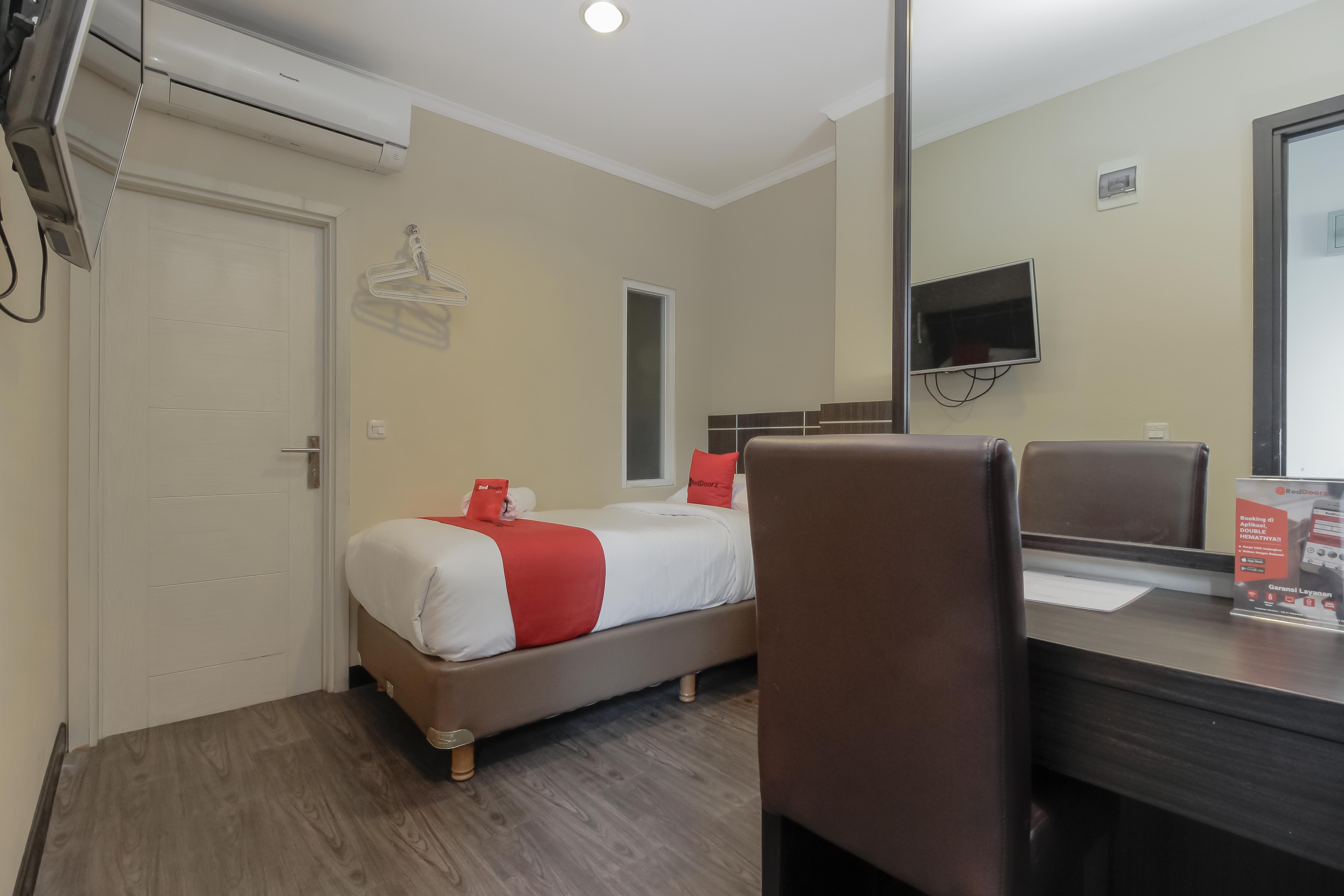 Reddoorz Plus @ Thamrin Jakarta Exterior photo