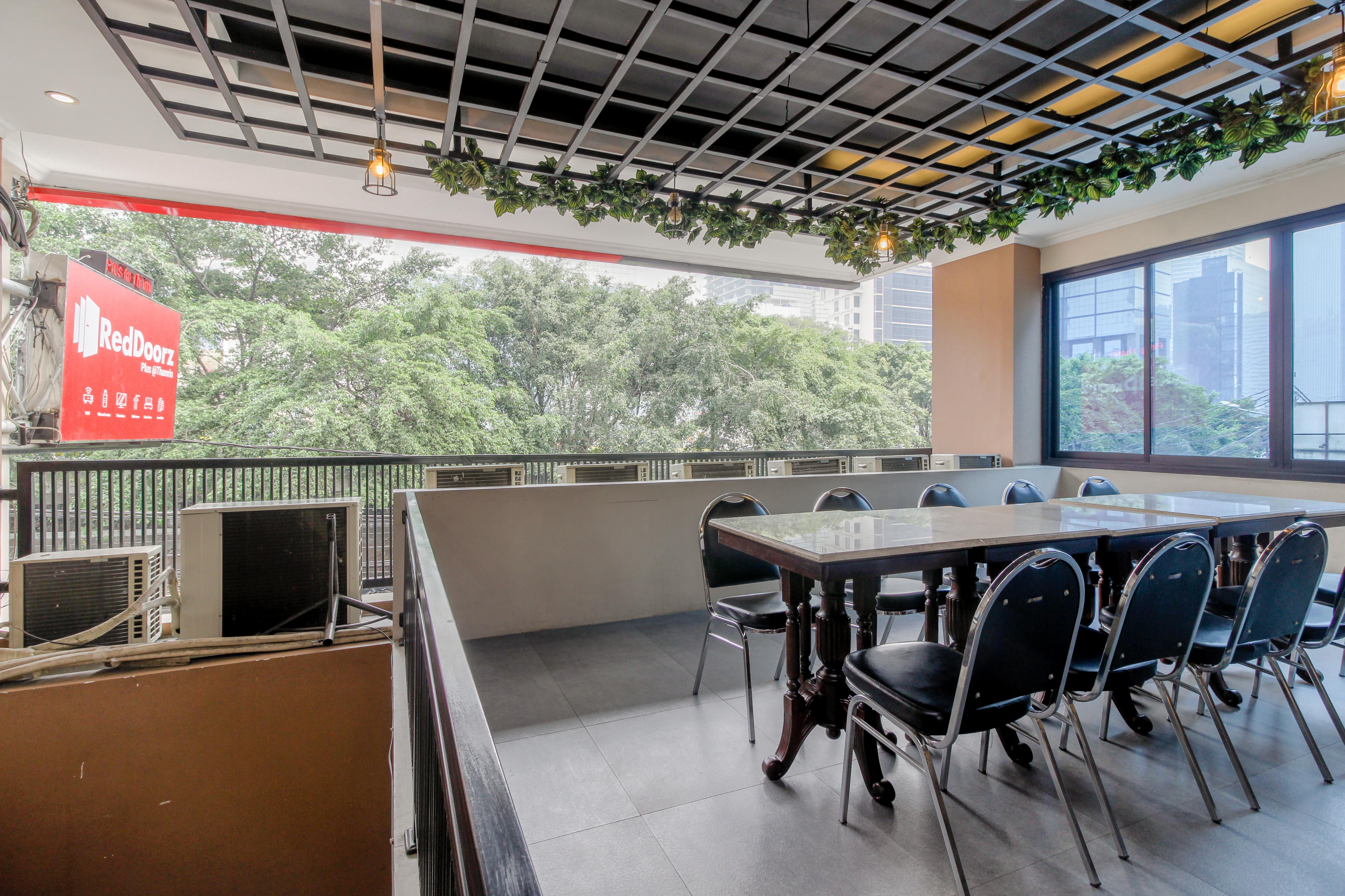 Reddoorz Plus @ Thamrin Jakarta Exterior photo