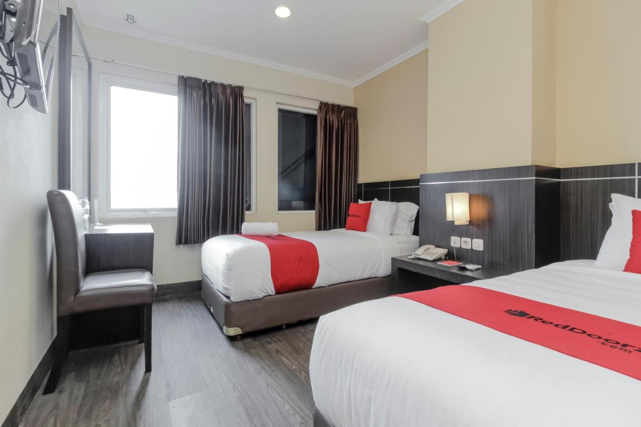 Reddoorz Plus @ Thamrin Jakarta Exterior photo