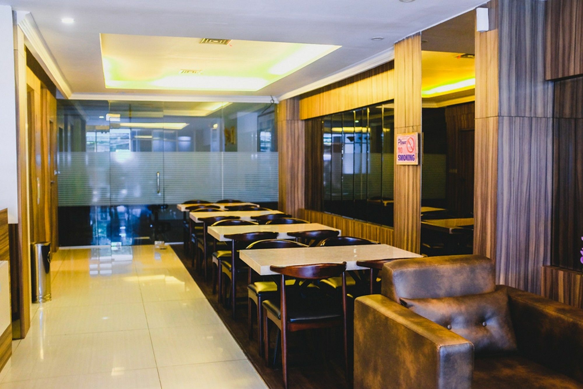 Reddoorz Plus @ Thamrin Jakarta Exterior photo